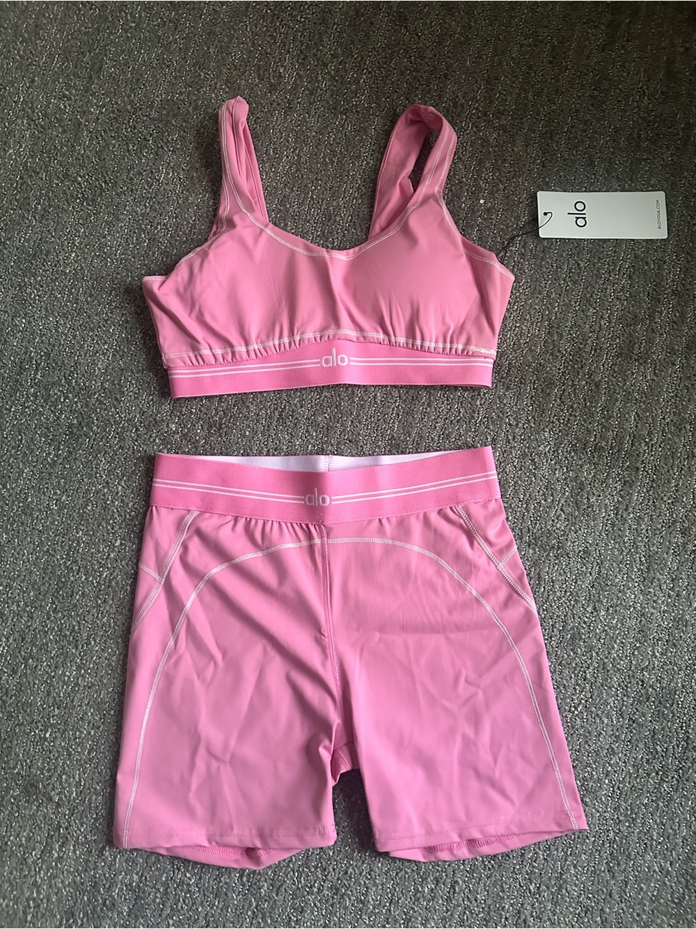 ALO Yoga Pink Sports Bra and Bike Shorts Set - Light Pink Activewear